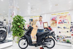 TRAO THƯỞNG CHO HDV LÁI XE AN TOÀN - NGUYỄN KHÁNH CƯỜNG - HEAD DUNG VƯỢNG 3 - ĐẠT GIẢI BA HƯỚNG DẪN VIÊN LXAT XUẤT SẮC NHẤT TOÀN QUỐC 2024.